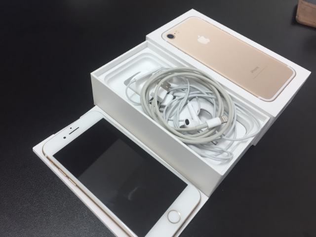 ภาพสินค้า  - iphone 7 32gb สีทอง ครบกล่อง เครื่องไทย